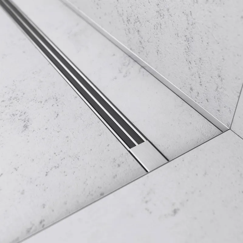 Душевой трап Evimetal SlimLine 80 см — вид под углом на устройство с сиденьями