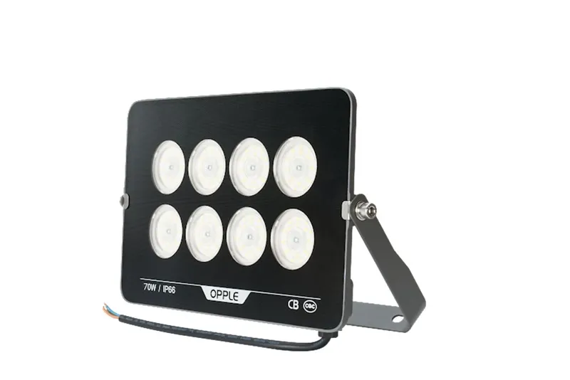 Прожектор светодиодный уличный OPPLE LED Floodlight EQ3 70W-3000-GY-GP поворотный — вид под углом