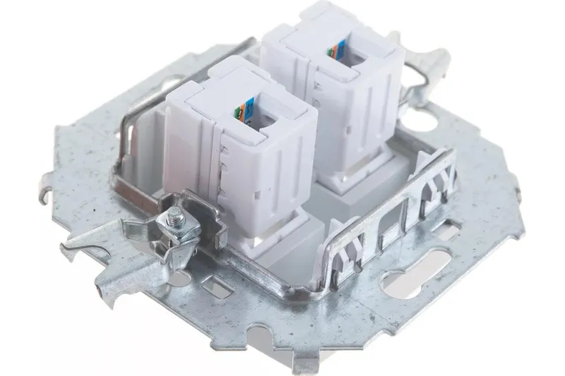 Розетка компьютерная Simon 15, двойная 2хRJ45 кат. 5e AMP, алюминий — вид спереди на устройство