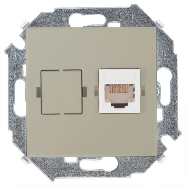 Розетка компьютерная Simon 15, 1 пост, RJ45 кат.5е шампань — вид спереди на механизм