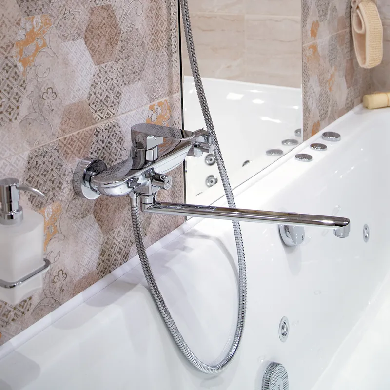 Смеситель для ванны Wasserkraft Dinkel 5800 с длинным изливом — вид под углом