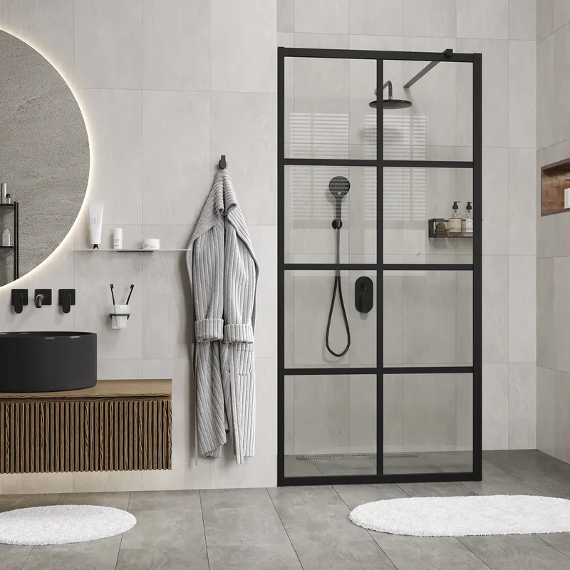 Душевая перегородка Wasserkraft Glan 66W 120х200, стеклянная, боковая — на фоне белых стен и темного пола