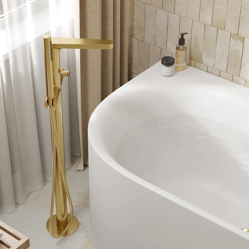 Смеситель для ванны Wasserkraft Schunter 8200 — вид сбоку на золотой корпус