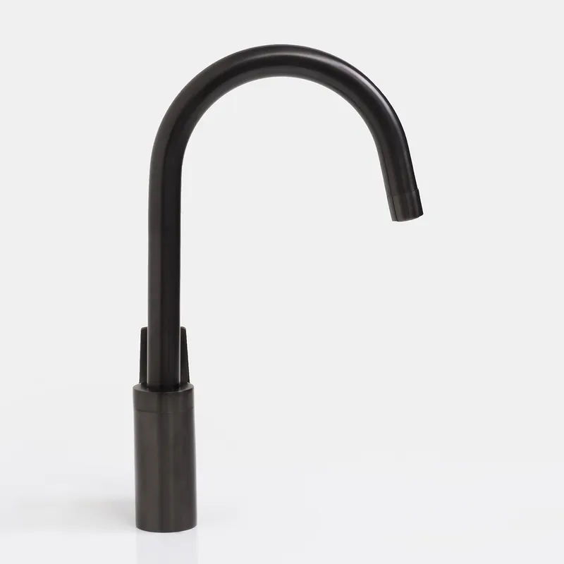 Смеситель для кухни Wasserkraft Wiese 8400 — вид сбоку под углом