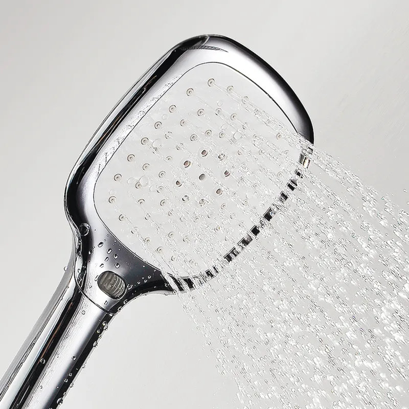 Ручной душ Wasserkraft с функцией экономии воды — лейка крупным планом