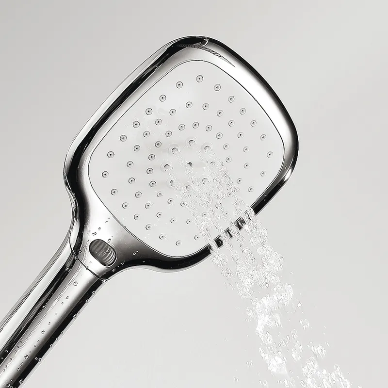 Ручной душ Wasserkraft с функцией экономии воды — лейка крупным планом