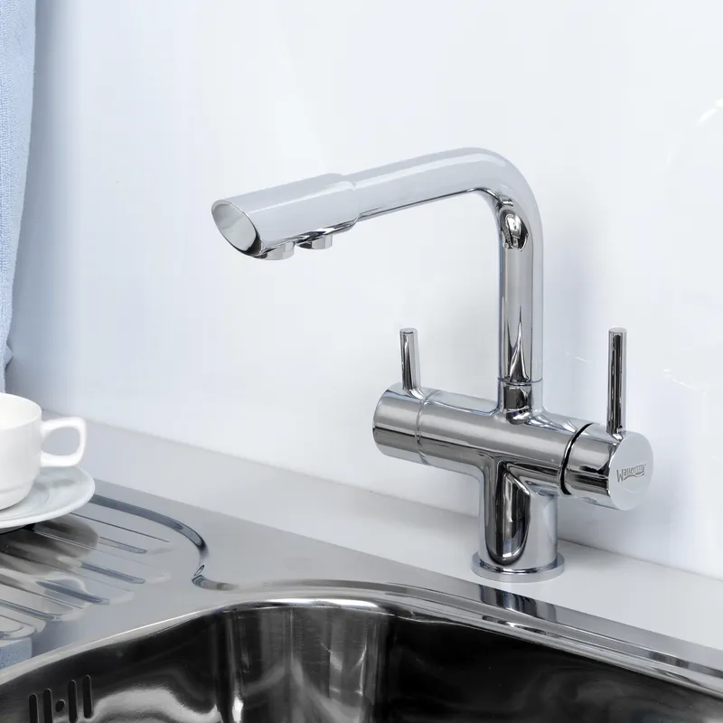 Смеситель для кухни Wasserkraft с подключением к фильтру — вид сбоку под углом