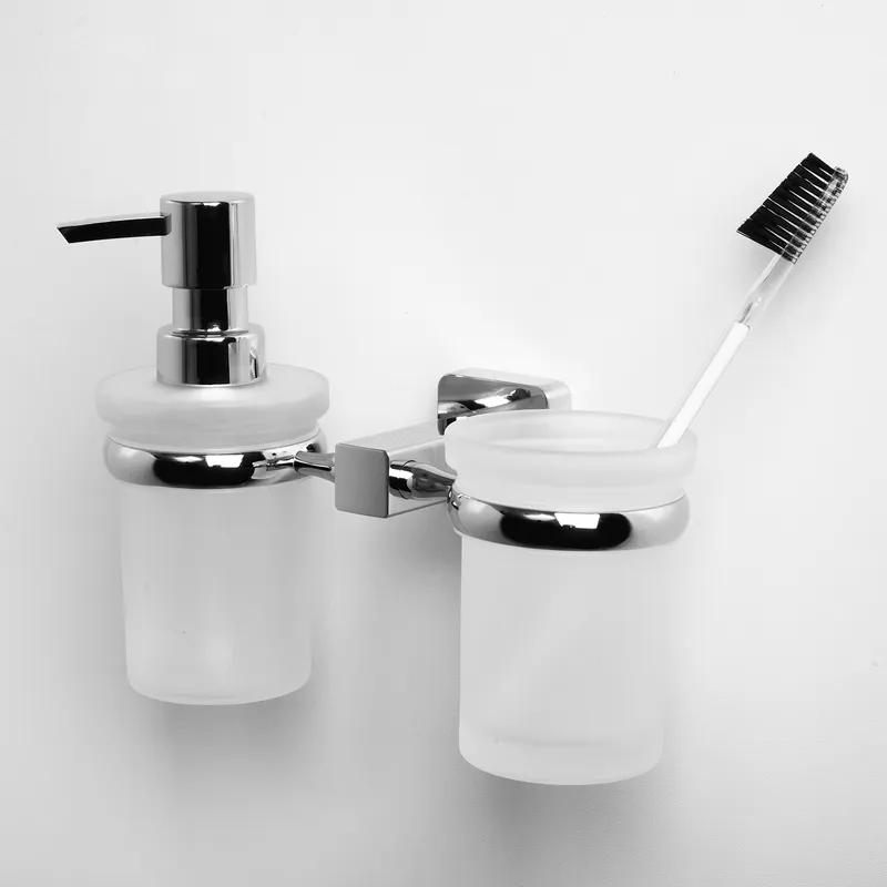 Дозатор Wasserkraft Lippe K-6500 для жидкого мыла, со стаканом — вид сбоку на устройство с чашей