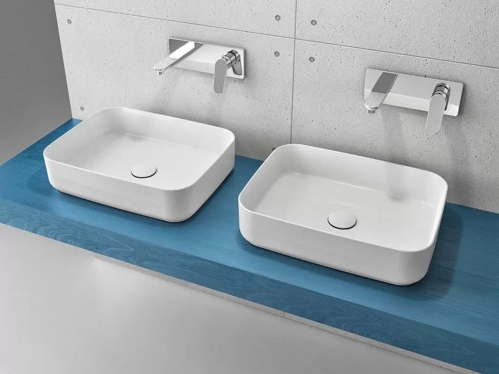Раковина накладная Isvea Infinity 50 см, белый матовый — на голубой столешнице у бетонной стены