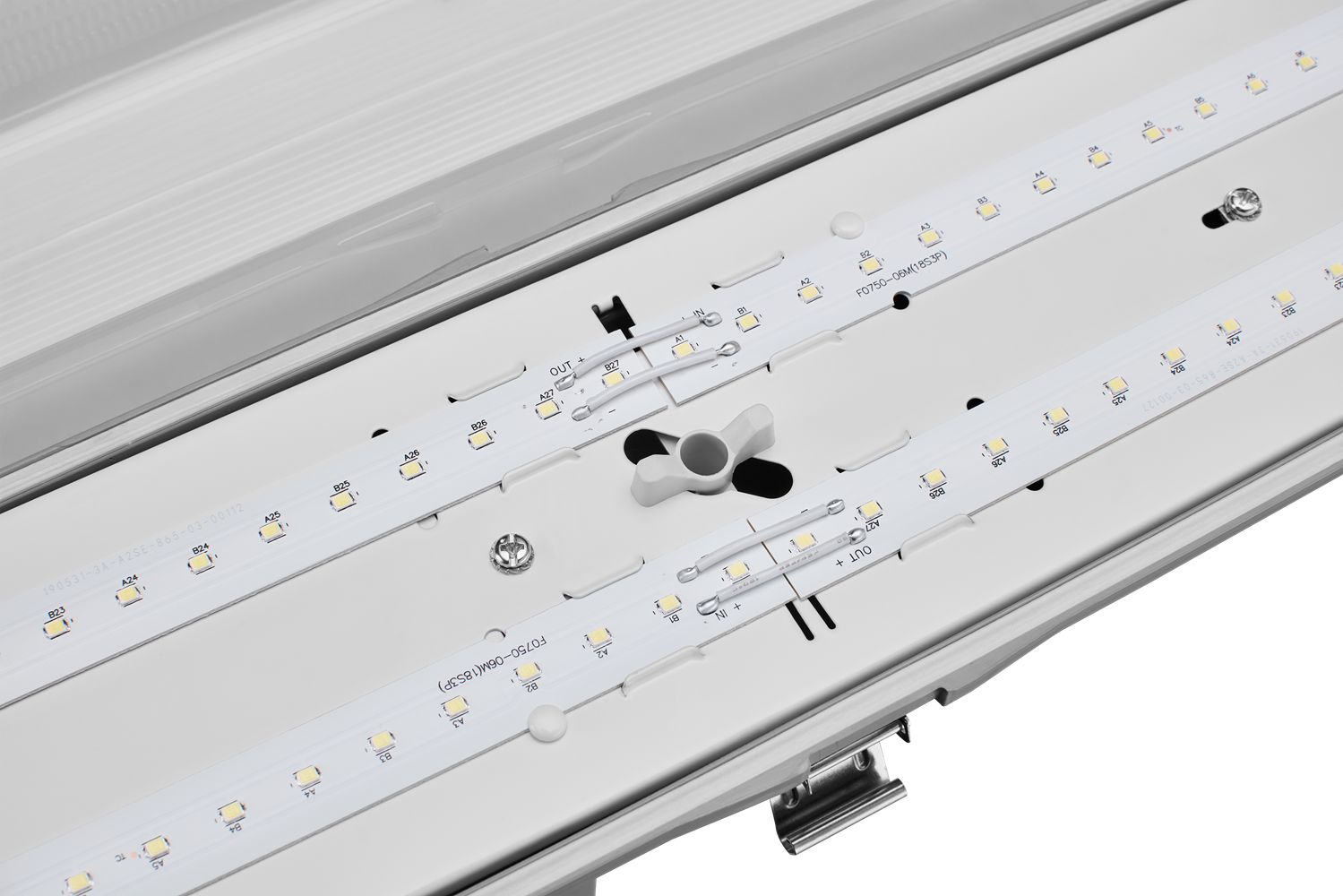 Светильник светодиодный OPPLE LED Waterproof-E3 L600-22W-4000-FR-GP линейный — вид на внутренние платы с диодами