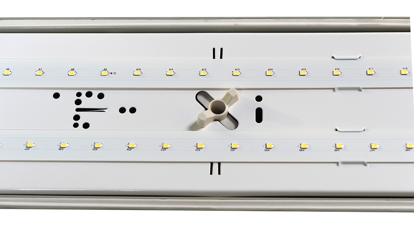 Светильник светодиодный OPPLE LED Waterproof-E3 L600-22W-4000-FR-GP линейный — вид на внутреннюю часть корпуса