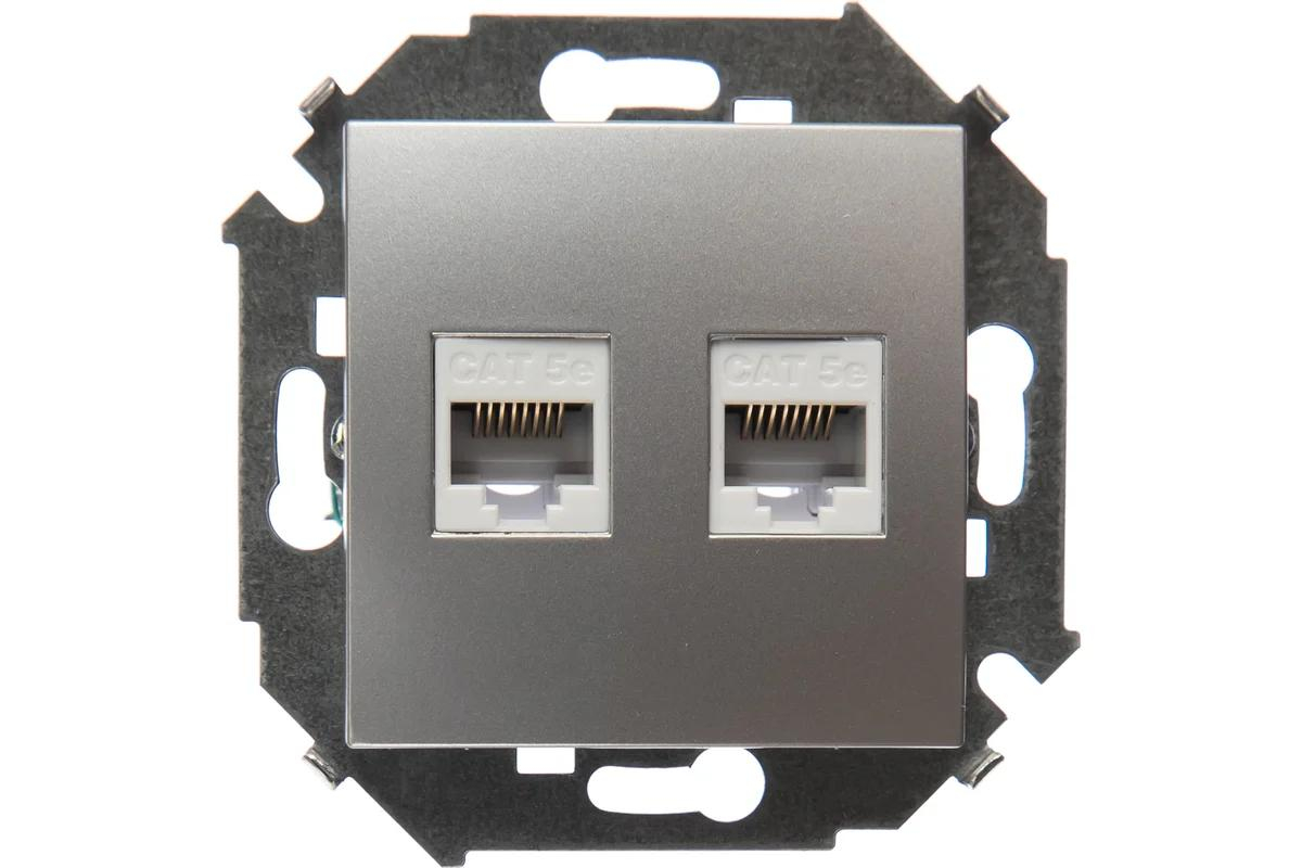 Розетка компьютерная Simon 15, двойная 2хRJ45 кат. 5e AMP, алюминий — вид спереди на устройство