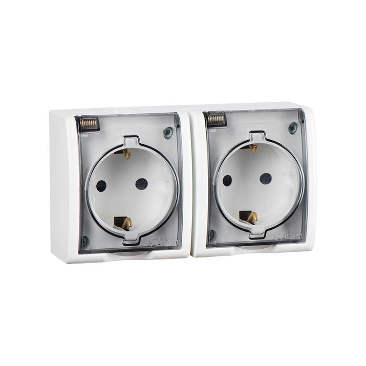 Розетка Simon 15 Aqua, Schuko 2x2Р+Е IP54 16A 250В, двойная, с крышкой и защитными шторками, IP54, белая — вид спереди на два разъема