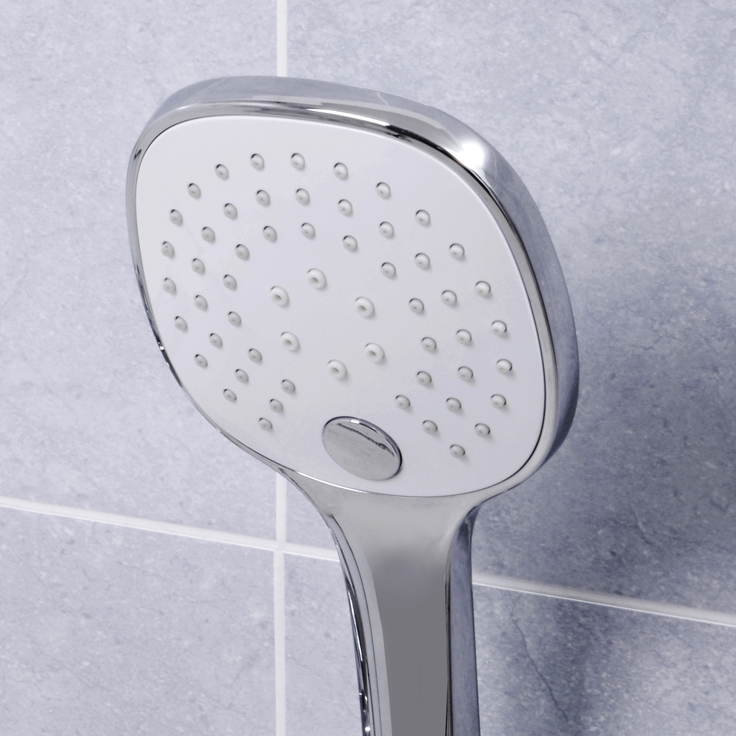 Смеситель Wasserkraft Salm 2700 с коротким изливом — лейка душа на серой плитке
