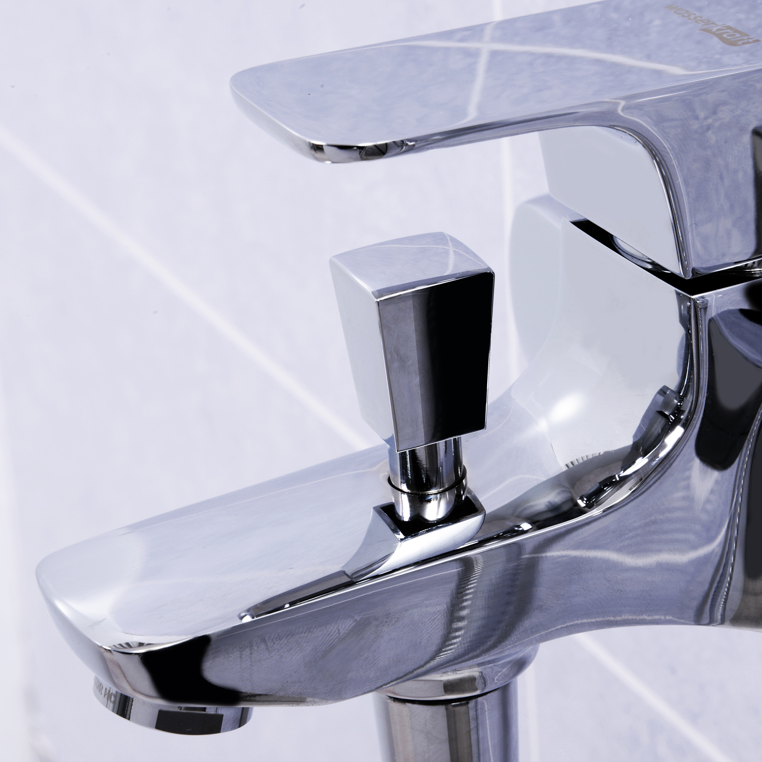 Смеситель Wasserkraft Salm 2700 с коротким изливом — вид сбоку крупным планом