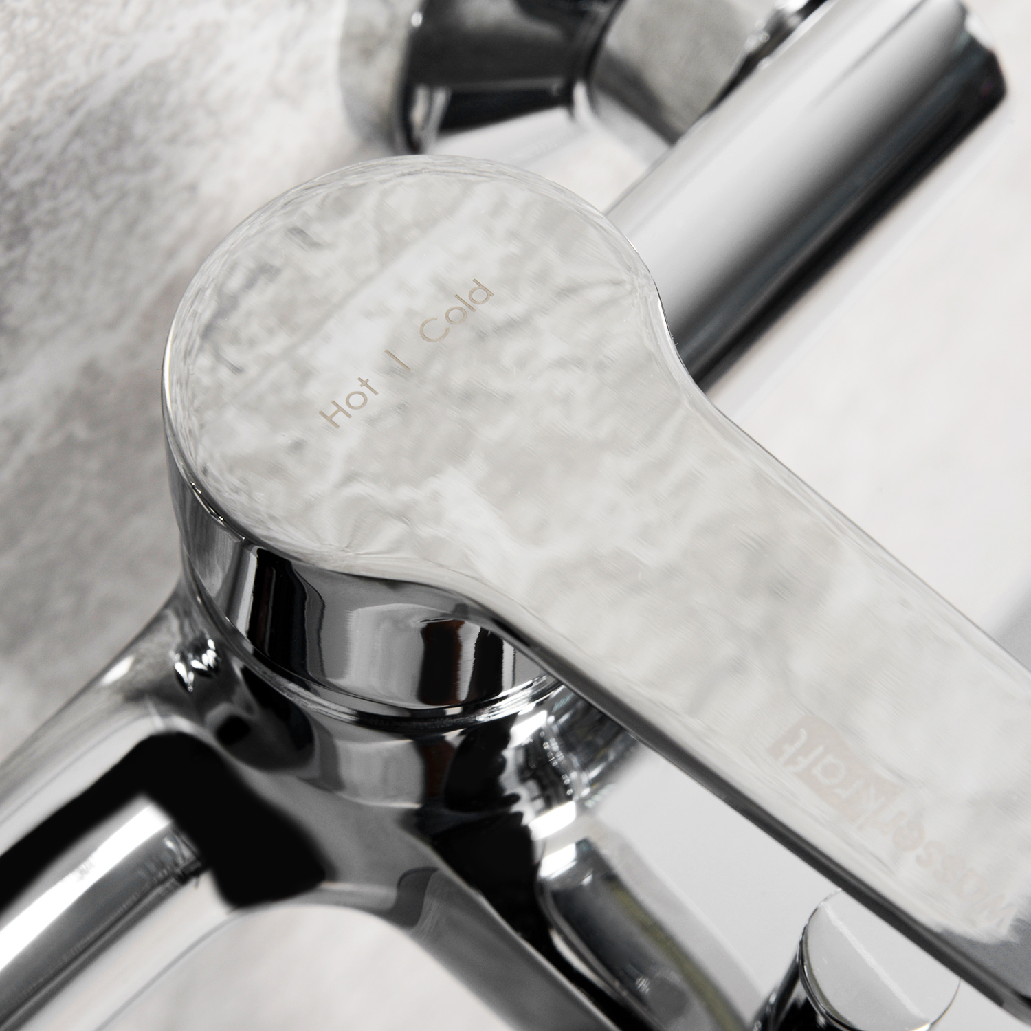 Смеситель Wasserkraft Rhin 4400 с коротким изливом — ручка крупным планом