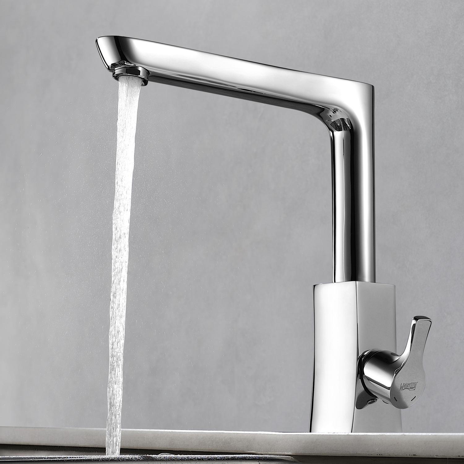 Смеситель для кухни Wasserkraft Berkel 4800 — вид сбоку с текущей водой