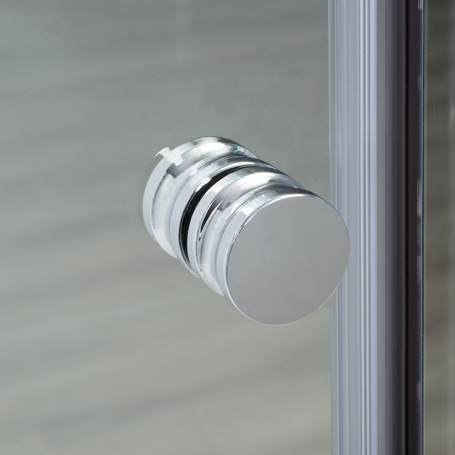 Душевой уголок Wasserkraft Vils 56R 100x80 — хромированная ручка крупным планом
