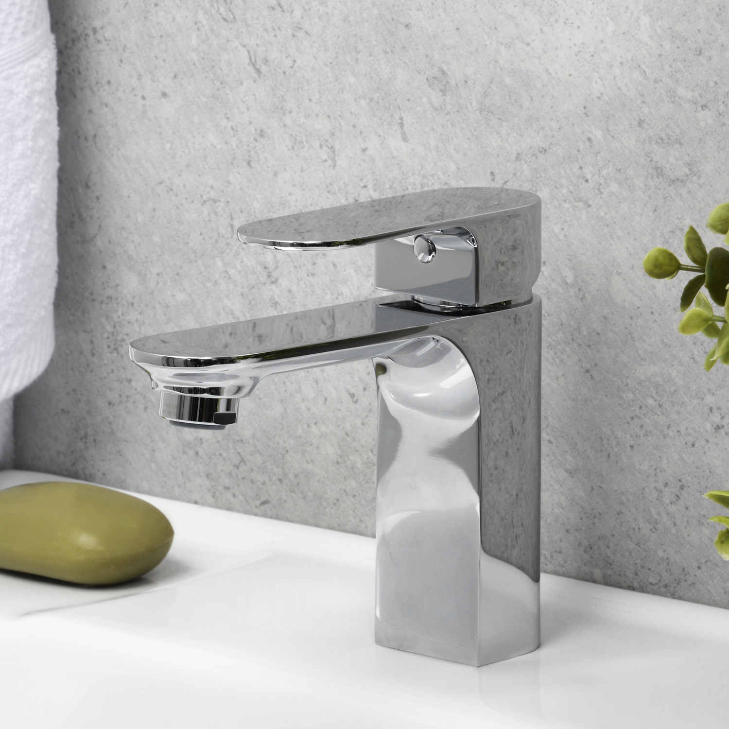 Смеситель для раковины Wasserkraft Dinkel 5800 — вид сбоку на серой стене