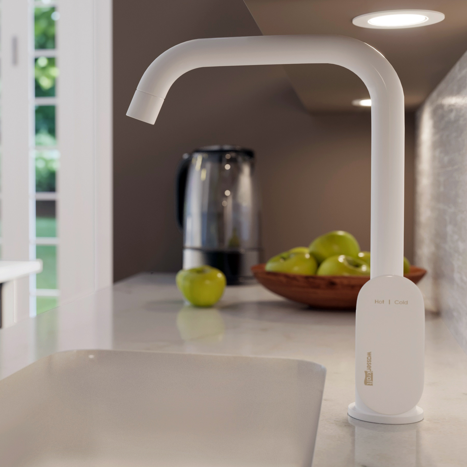 Смеситель для кухни Wasserkraft Mindel 8500 для кухни — на светлой столешнице с фруктами