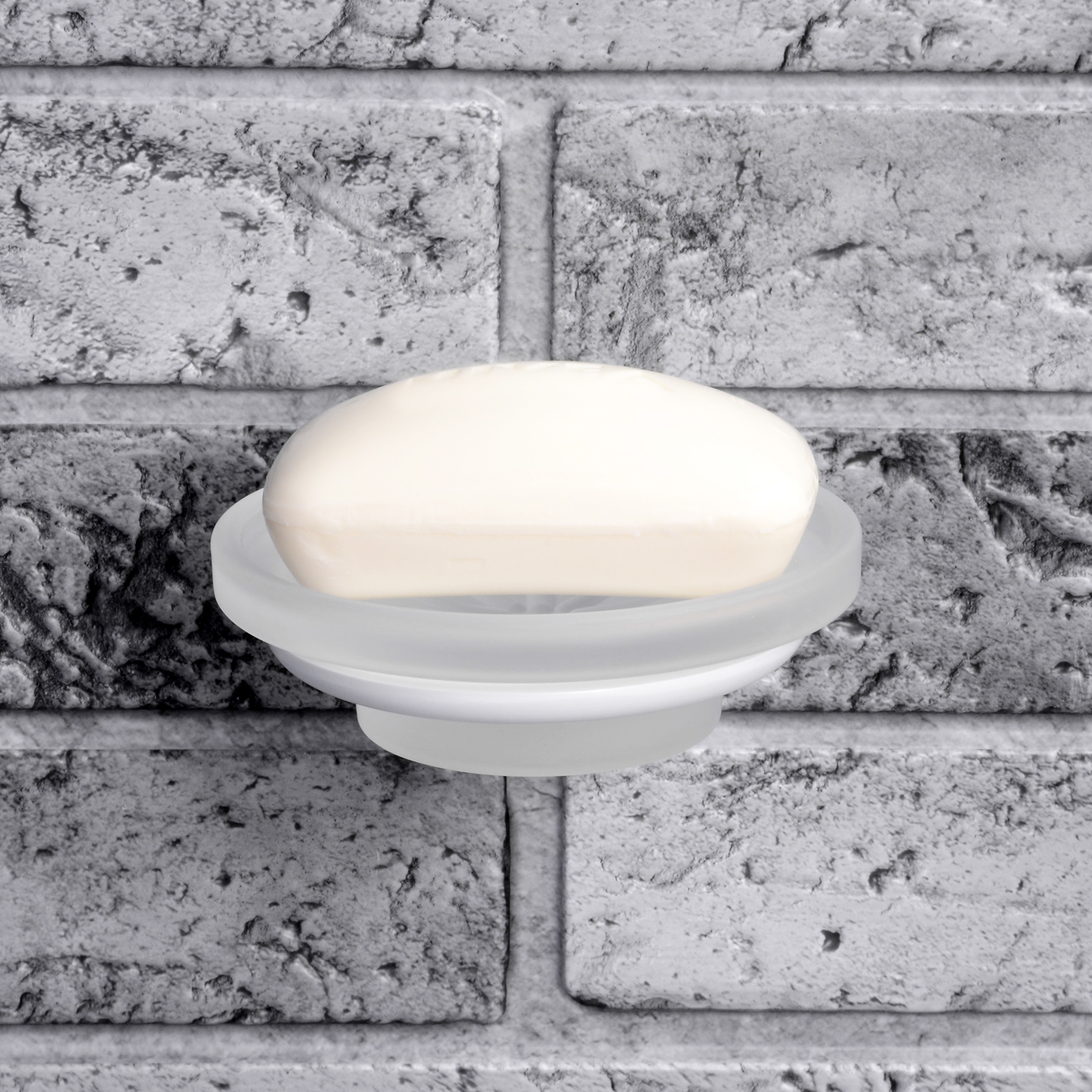 Мыльница Wasserkraft Kammel K-8300White — на серой кирпичной стене